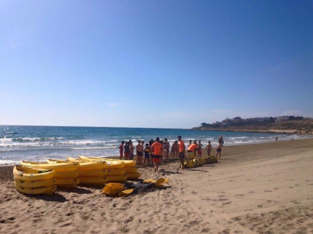 Preparandonos para salir en kayaks de mar